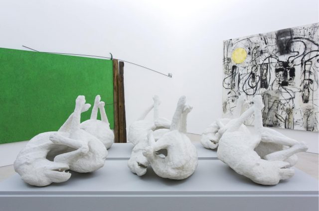Allan McCollum, "The Dog from Pompeii", 1993. Collezione Trisorio, Napoli. In comodato a Madre · museo d’arte contemporanea Donnaregina, Napoli. Foto © Amedeo Benestante. | Allan McCollum, "The Dog from Pompeii," 1993. Trisorio collection, Napoli. On loan to Madre · museo d’arte contemporanea Donnaregina, Napoli. Photo © Amedeo Benestante.