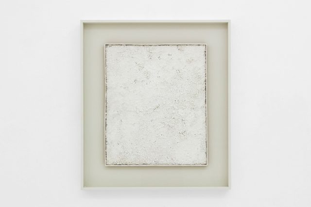 Piero Manzoni, Achrome, 1962-63. Collezione Glenn and Mindy Stearns, Wilson – Wyoming. In comodato a Madre · museo d’arte contemporanea Donnaregina, Napoli. Foto © Amedeo Benestante. | Piero Manzoni, Achrome, 1962-63. Collection Glenn and Mindy Stearns, Wilson – Wyoming. On loan to Madre · museo d’arte contemporanea Donnaregina, Napoli. Photo © Amedeo Benestante.