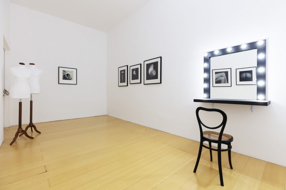 Robert Mapplethorpe, "Coreografia per una mostra", veduta della mostra al Madre, Napoli. Foto © Amedeo Benestante.