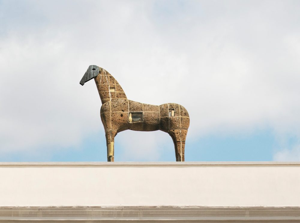 madre-napoli_mimmo-paladino_cavallo