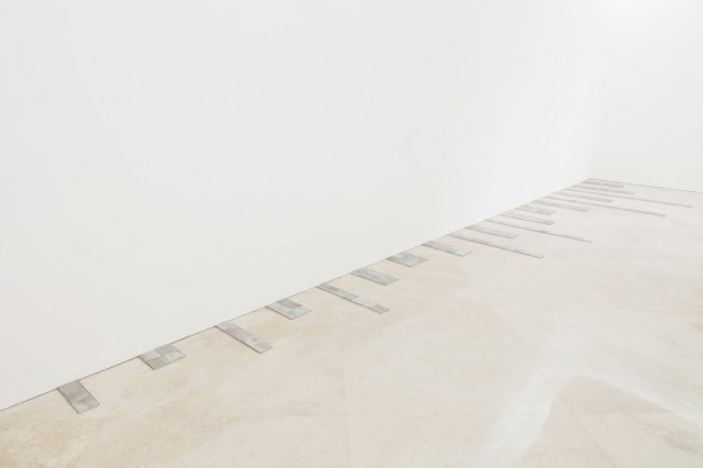 Carl Andre, “Aluminum ∑ 21”, 2006. Collezione Alfonso e Cristina Artiaco, Pozzuoli. In comodato a Madre · museo d’arte contemporanea Donnaregina, Napoli. Foto © Amedeo Benestante.