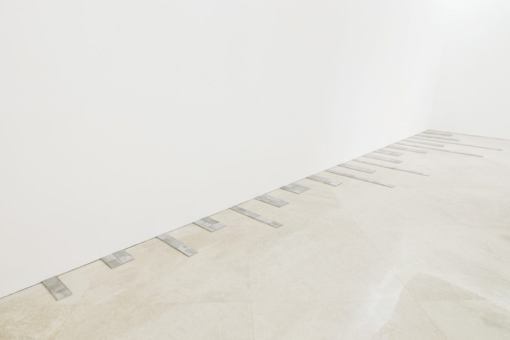 Carl Andre, “Aluminum ∑ 21”, 2006. Alfonso and Cristina Artiaco collection, Pozzuoli. On loan to Madre · museo d’arte contemporanea Donnaregina, Naples. Photo © Amedeo Benestante.