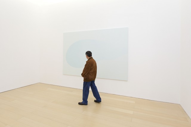 Ettore Spalletti, Un giorno così bianco, così bianco, veduta della mostra al Madre di Napoli, 2014. Fotografia di Amedeo Benestante