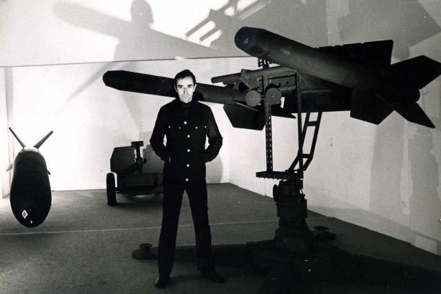 Lucio Amelio, mostra “Le armi di Pino Pascali”, 21 dicembre 1970. Courtesy Archivio Amelio. Foto © Mimmo Jodice.