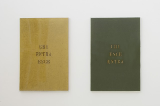 Vincenzo Agnetti, Chi entra esce; Chi esce entra, 1971. Courtesy Archivio Vincenzo Agnetti. In comodato a Madre · museo d’arte contemporanea Donnaregina, Napoli. Foto © Amedeo Benestante | Vincenzo Agnetti, Chi entra esce / Whoever enters exits; Chi esce entra / Whoever exits enters, 1971. Courtesy Archivio Vincenzo Agnetti. On loan to Madre · museo d’arte contemporanea Donnaregina, Naples. Photo © Amedeo Benestante