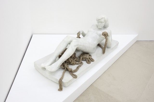 George Brecht, The woman of the knots / La donna dei nodi, 1973. Courtesy Maria Teresa Incisetto. In comodato a Madre · museo d’arte contemporanea Donnaregina, Napoli. Foto © Amedeo Benestante | George Brecht, The woman of the knots, 1973. Courtesy Maria Teresa Incisetto. On loan to Madre · museo d’arte contemporanea Donnaregina, Naples. Photo © Amedeo Benestante