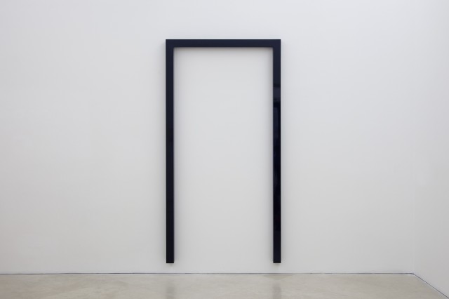Gianni Piacentino, Dark Prussian - Blue Portal IV, 1966/1967. Collezione Giuliani, Roma. In comodato a Madre · museo d’arte contemporanea Donnaregina, Napoli. Foto © Amedeo Benestante. | Gianni Piacentino, Dark Prussian - Blue Portal IV, 1966/1967. Giuliani collection, Rome. On loan to Madre · museo d’arte contemporanea Donnaregina, Naples. Photo © Amedeo Benestante.