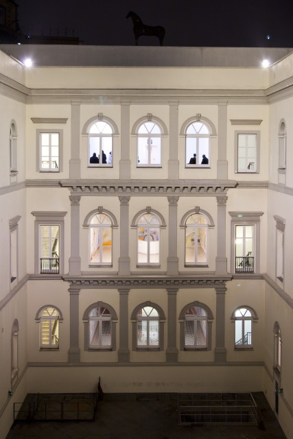 Palazzo Donnaregina, cortile interno. Foto © Amedeo Benestante.