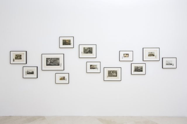 Roman Ondák, Glimpse, 2010. Collezione Maurizio Morra Greco, Napoli. In comodato a Madre · museo d’arte contemporanea Donnaregina, Napoli. Foto © Amedeo Benestante. | Roman Ondák, Glimpse, 2010. Collection Maurizio Morra Greco, Naples. On loan to Madre · museo d’arte contemporanea Donnaregina, Naples. Photo © Amedeo Benestante.