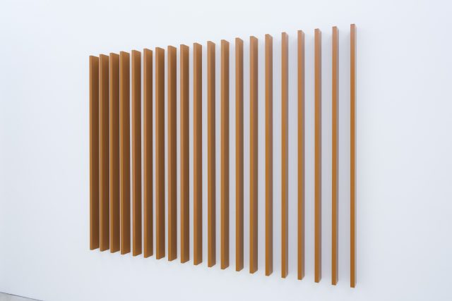 Liam Gillick, ... And Upheld, 2012. Collezione privata. In comodato a Madre · museo d’arte contemporanea Donnaregina, Napoli. Foto © Amedeo Benestante. | Liam Gillick, ... And Upheld, 2012. Private collection. On loan to Madre · museo d’arte contemporanea Donnaregina, Naples. Photo © Amedeo Benestante.