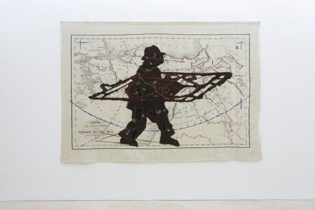 William Kentridge, Porter Series: Expedition de Jeune Cyrus et retraite des dix mille (with Wrought Iron) / La serie dei portatori : la spedizione di Jeune Cyrus e la ritirata dei mille (con ferro battuto), 2006-2007. Collezione privata. Courtesy Galleria Lia Rumma, Milano-Napoli. In comodato a Madre · museo d’arte contemporanea Donnaregina, Napoli. Foto © Amedeo Benestante. | William Kentridge, Porter Series: Expedition de Jeune Cyrus et retraite des dix mille (with Wrought Iron), 2006-2007. Private collection. Courtesy Lia Rumma Gallery, Milan-Naples. On loan to Madre · museo d’arte contemporanea Donnaregina, Naples. Photo © Amedeo Benestante.