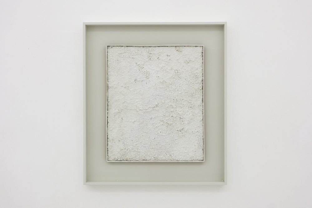 Piero Manzoni, “Achrome”, 1962-63. Collezione Glenn and Mindy Stearns, Wilson – Wyoming. In comodato a Madre · museo d’arte contemporanea Donnaregina, Napoli. Foto © Amedeo Benestante.