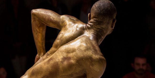 Eddie Peake, Corpsing, La Casa Encendida, Madrid, Spain, 2017. © Eddie Peake. Foto © La Casa Encendida (Sara Navarro).