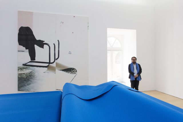 Visita alla mostra SIAMO ARRIVATI di Wade Guyton, 2017, con il curatore e direttore del Madre Andrea Viliani. Foto © Amedeo Benestante.