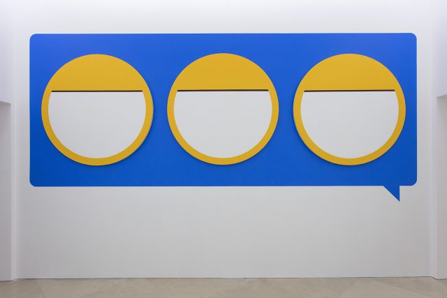 Darren Bader. (@mined_oud), veduta della mostra al Madre · museo d’arte contemporanea Donnaregina, Napoli. Courtesy Fondazione Donnaregina per le arti contemporanee. Foto © Amedeo Benestante.