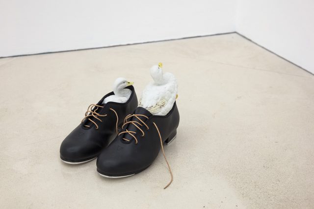Anca Munteanu Rimnic, Device, 2017. Veduta della mostra Darren Bader. (@mined_oud) al Madre · museo d’arte contemporanea Donnaregina, Napoli. Courtesy Fondazione Donnaregina per le arti contemporanee. Foto © Amedeo Benestante.