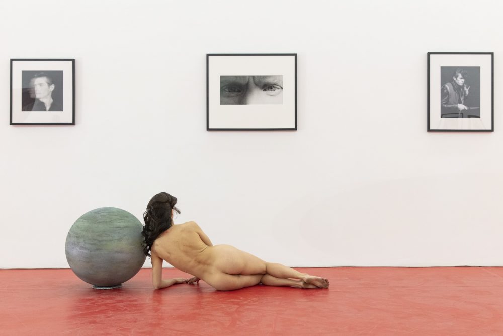 Luna Cenere, "Natural Gravitation (postures for Bob)". Foto © Amedeo Benestante.