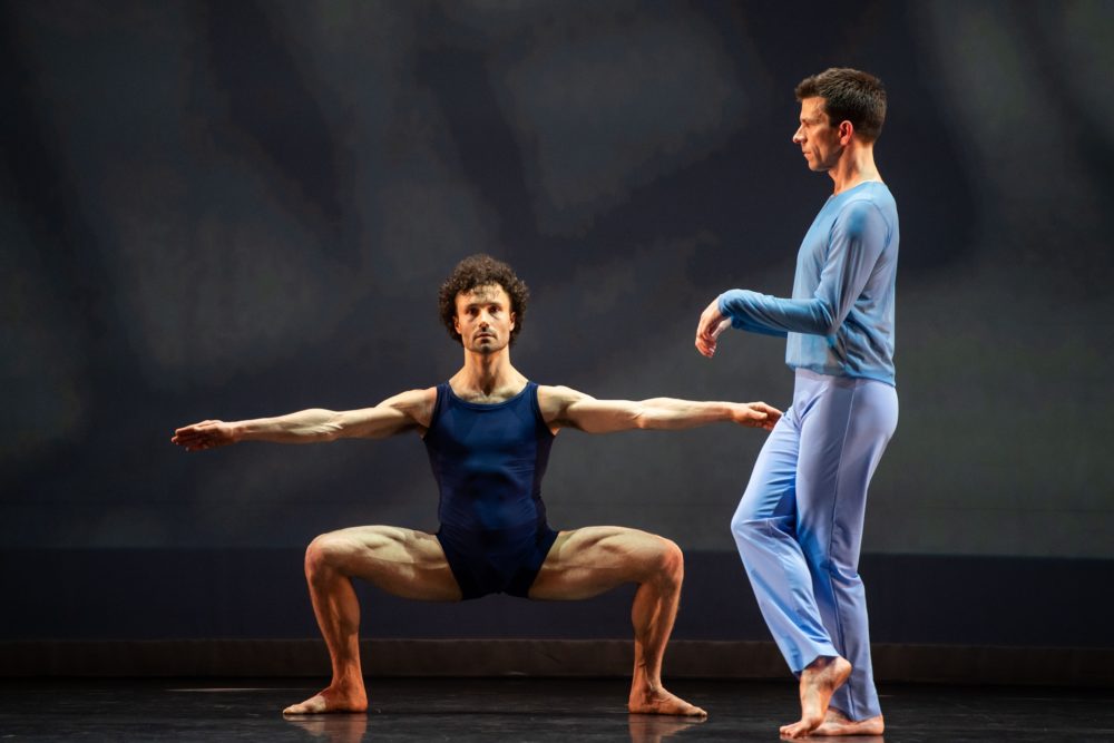 Thomasin Gülgeç, Night of 100 Solos, Merce Cunningham centennial performance, Barbican Centre, Londra. Foto © Stephen Wright.