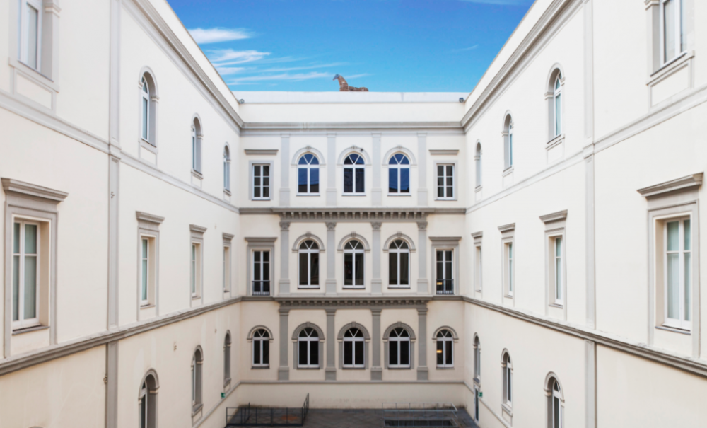 madre-napoli_the-foundation_madre-napoli_organizzazione-e-contatti_Madre_cortile-1000x605