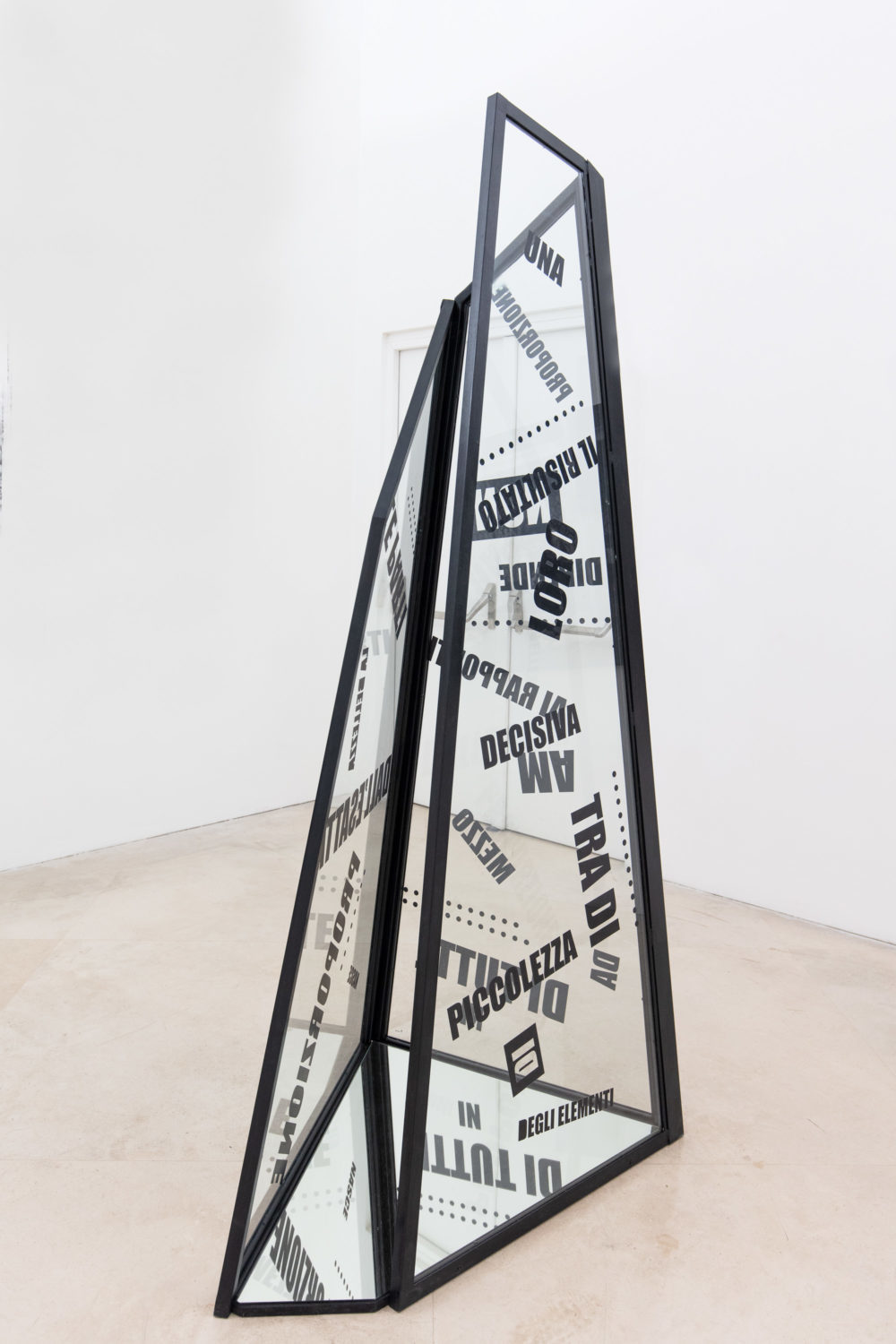 Luigi Auriemma, "DIO_GENE", 2016. Donazione dell’artista. Collezione Madre · museo d’arte contemporanea Donnaregina, Napoli. Foto © Amedeo Benestante.