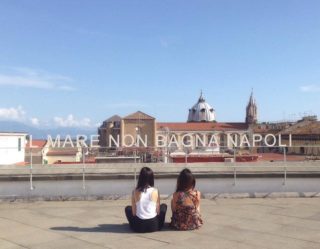 Bianco-Valente, "Il mare non bagna Napoli", 2015. Foto da Instagram di @rossellacap_
