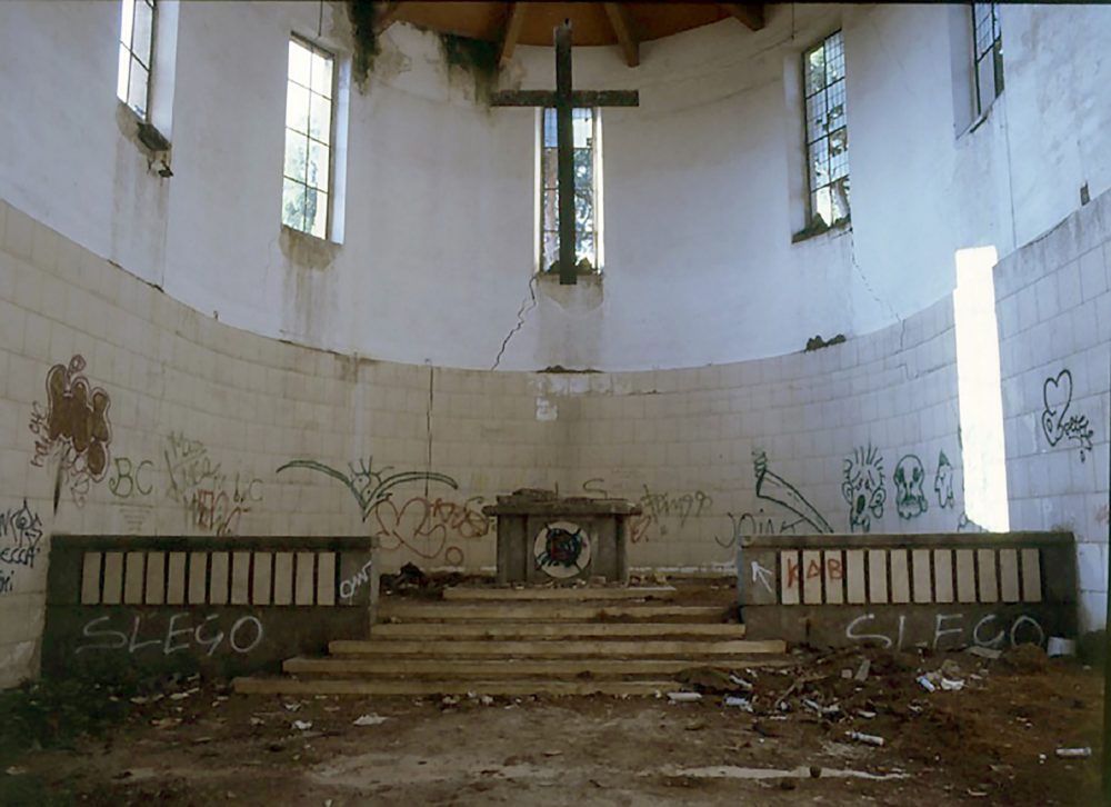 Giulia Piscitelli, “Chiesa Oltremare”, 1995. Courtesy l