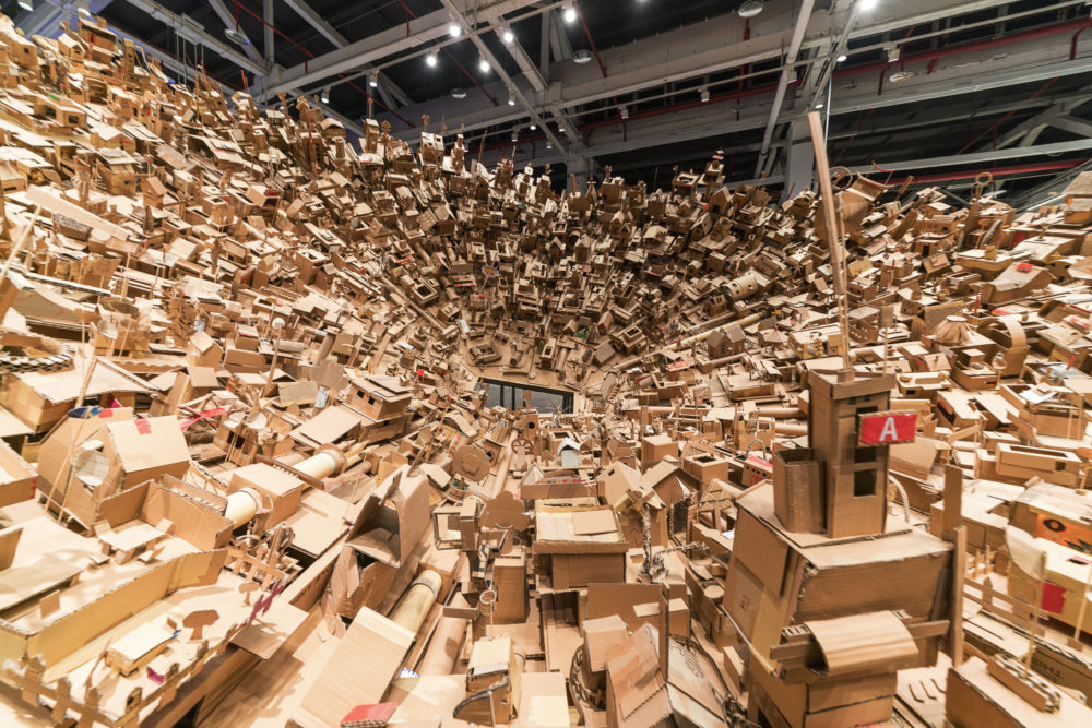 Alfredo e Isabel Aquilizan, “In-Habit: Project Another Country (Here, There, Everywhere)”, 2018 (dettaglio). Commissionata per “Cosmopolis #1.5: Enlarged Intelligence” con il sostegno di Mao Jihong Arts Foundation. Courtesy gli artisti. Foto © Ejian Studio.