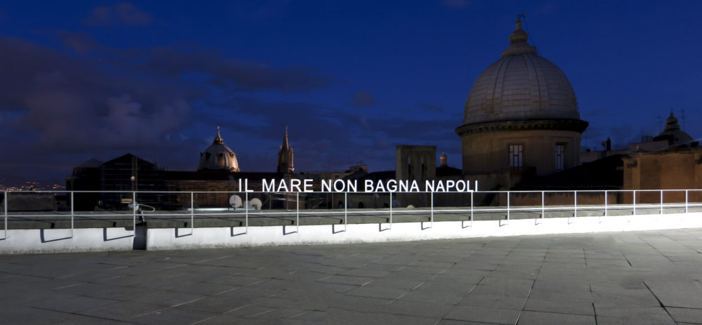 Bianco-Valente, Il mare non bagna Napoli, 2015. Foto © Amedeo Benestante